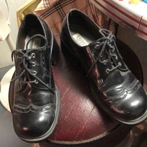 American Eagle wing tip 2” chunk heel 10